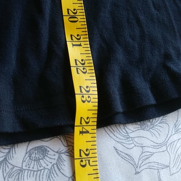 CROFT & BARROW V-neck Black Tee - Picture 6 of 7